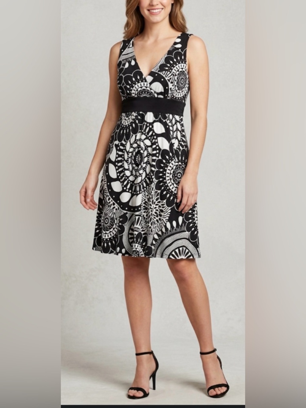 City Triangles Black & White Sleeveless Midi V-Neck Sundress Size Medium